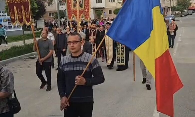 Procesiune religioasă la Rovinari